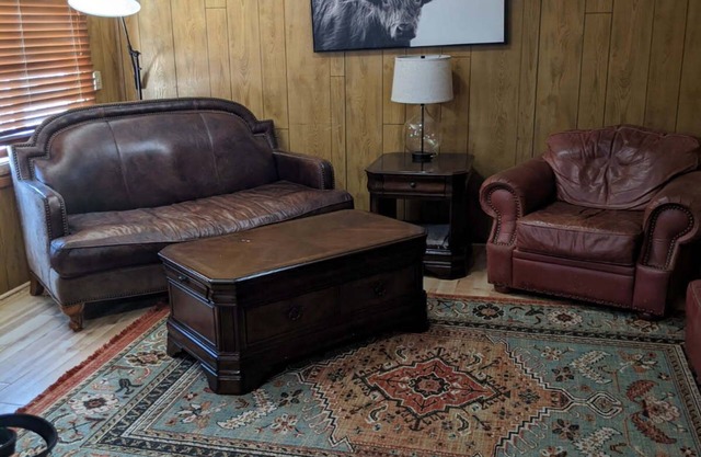 Cozy rural cottage less than 10 minutes from Regional West Medical Center