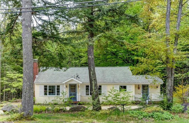 Cozy & rustic cottage, close to North Conway and StoryLand!