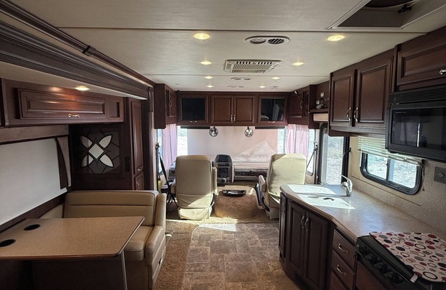 Cozy RV in Lakewood New Mexico perfect for oilfield professionals or vacationers