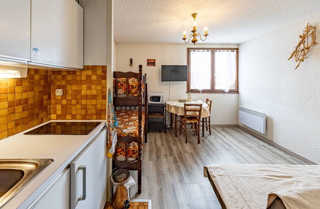Cozy studio for 2 with kitchenette, close to slopes and shops