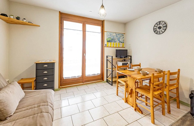 Cozy studio for 4, ski-in/ski-out, bright