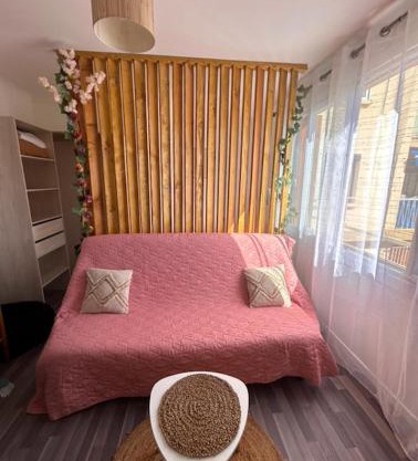 Cozy seafront studio