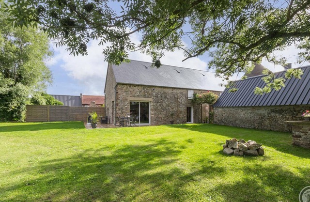 Cozy Seaside Cottage with Private Garden and Terrace, Near Protected Havre de Geffosses