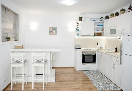 Cozy Seaside Escape - Stylish 1-Bedroom Apartment in Central Balchik by Flat Mаnager