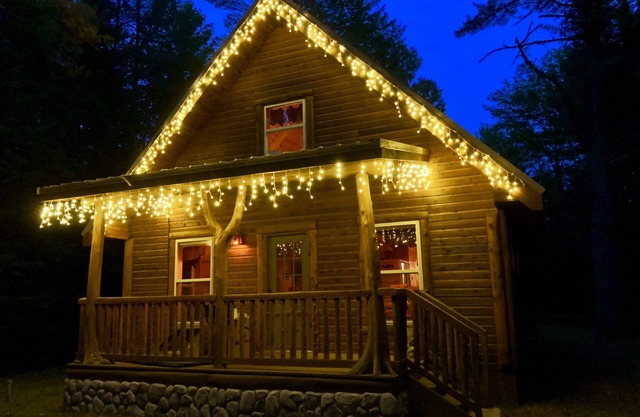 Cozy, Secluded, Year-Round Cabin Rental With A Hot Tub!