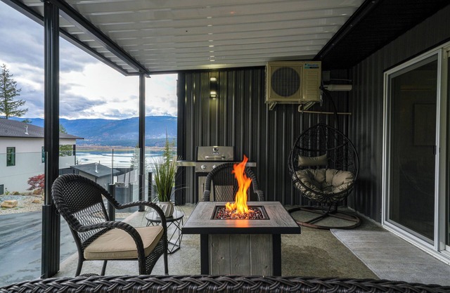Cozy Shuswap Lake getaway, family sized suite, 5 minutes to downtown Salmon Arm!