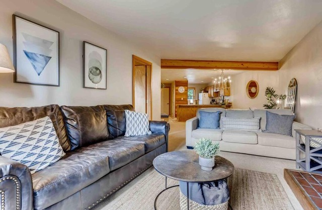 Cozy Ski Condo + Hot Tub + Fireplace + Heated Pool