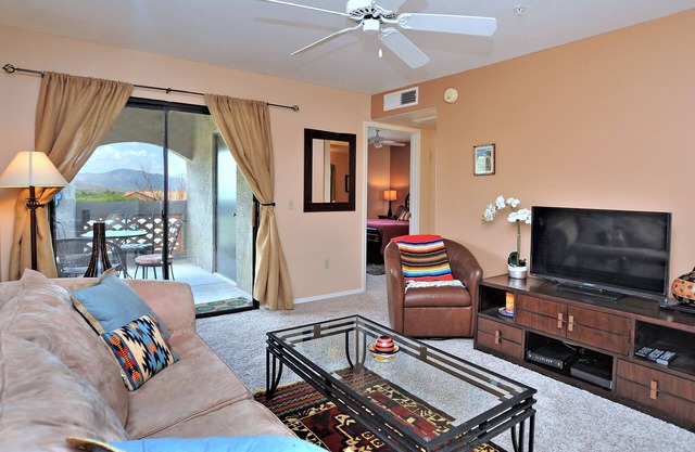 Cozy southwestern style apartment on the outskirts