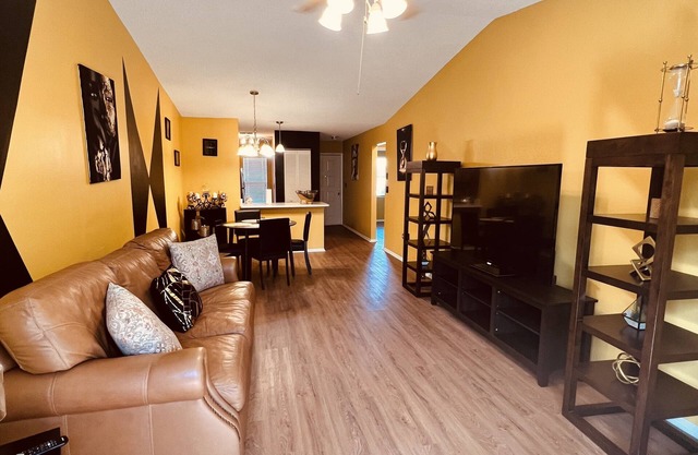 Cozy & Spacious 2 beds/2 baths, Washer/Dryer, Free Parking, Spring Hill, FL
