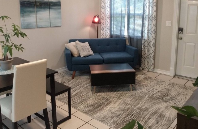 Cozy St Pete Home, centrally located in the heart of Tampa Bay