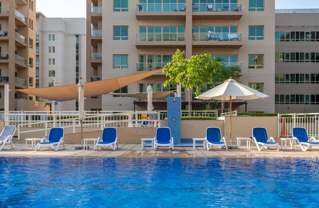 Cozy Stay in the Greens| 1BR Near MOE & TECOM