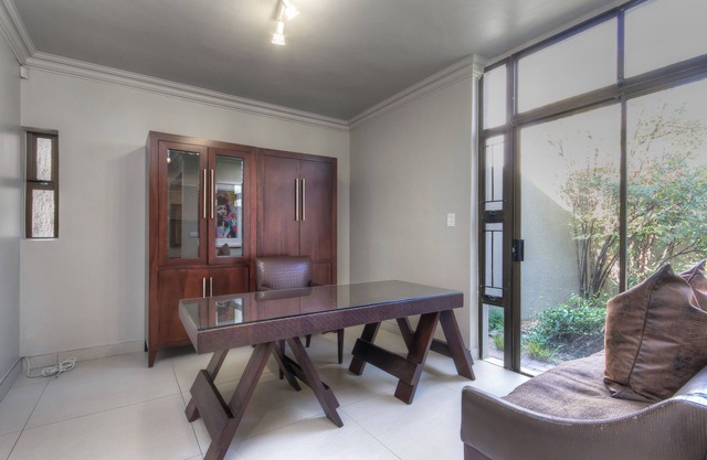 Cozy stay in the heart of Sandton, with a housecleaner at your disposal