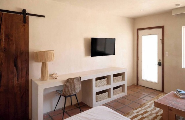 Cozy Studio - 2 Min to Beach!