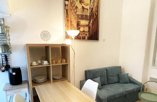 Cozy studio apartment in the center of Budapest, close to the metro.