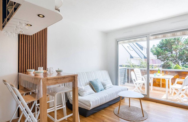 Cozy Studio Cabine, 300m from Beach, Balcony, Wifi, Pet-Friendly, Sleeps 4