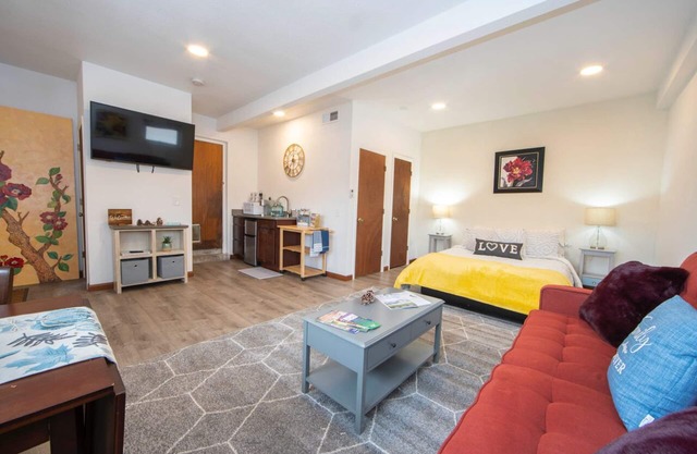 Cozy Studio Close to Downtown and Red Rocks Fully Equipped for an Enjoyable Stay