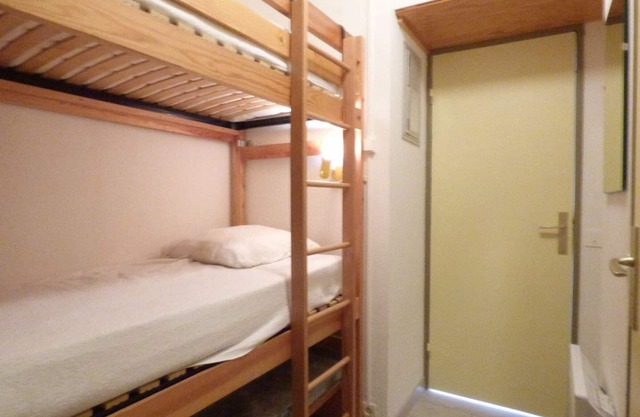 Cozy Studio for 4 near Pistes, Ski Locker, Free Parking, Balcony