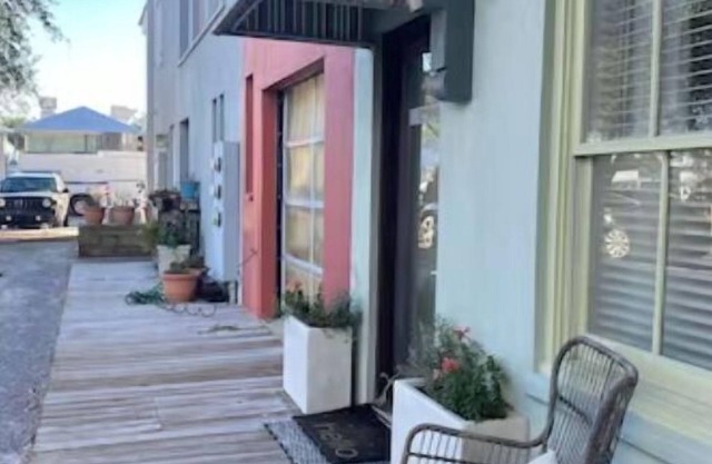 Cozy studio in the heart of Seaside walking distance to the beach