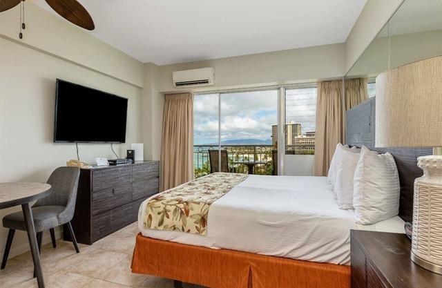 Cozy Studio w/Amazing Views - Waikīkī Shore #1114