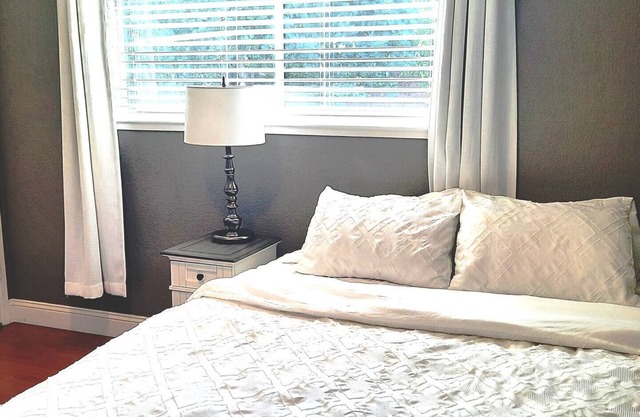 Cozy Studio w/Kitchenette/Patio. Near Trail, BART & Downtown. Pet Friendly.