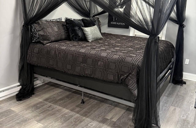 Cozy studio with. Beautiful King Size Bed, WiFi and AC in fabulous Collingdale