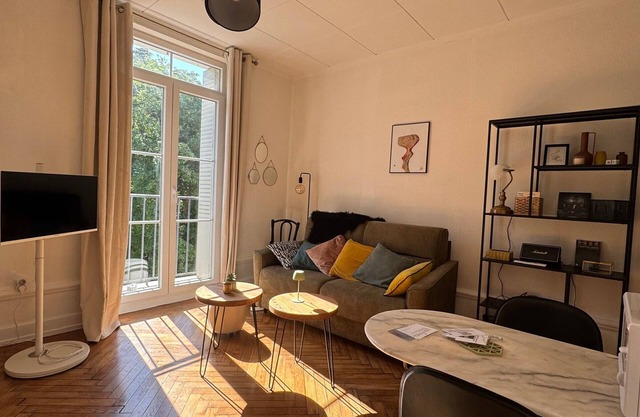 Cozy Studio with Pool and Balcony, Aix-les-Bains