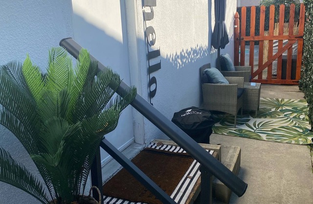 COZY STUDIO WITH PRIVATE PATIO AND HEATED POOL