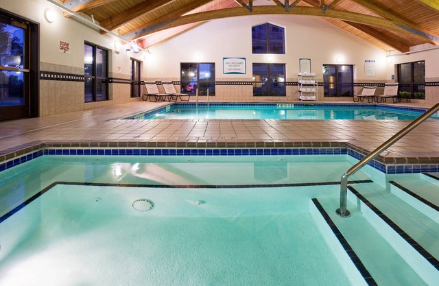 Cozy Suite in Eagan | Free Wifi, Parking & Gym!