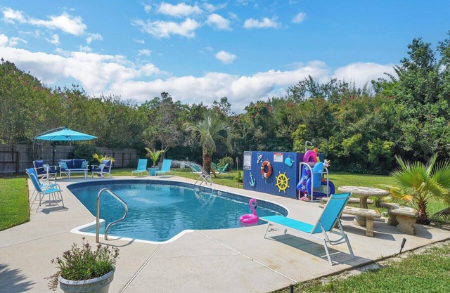 Cozy Suite w/Private Pool minutes from Navarre Beach!