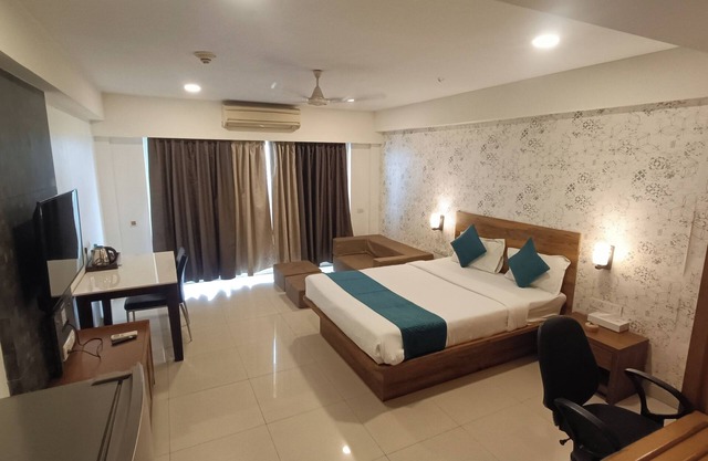 Cozy Super Deluxe Studio with Full Kitchen