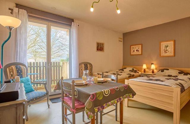 Cozy T1 bis studio with balcony and fiber, near Lake Uby