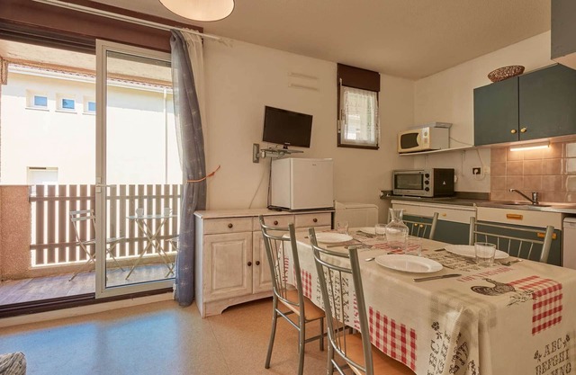 Cozy T2 with balcony, parking and Wi-Fi in Barbotan