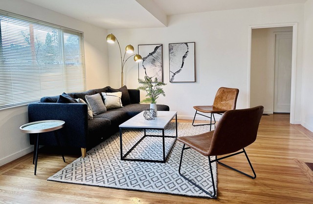 Cozy Three Bedroom Home on Cameo Acres