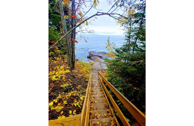 Cozy Timber Trails on Lake Superior