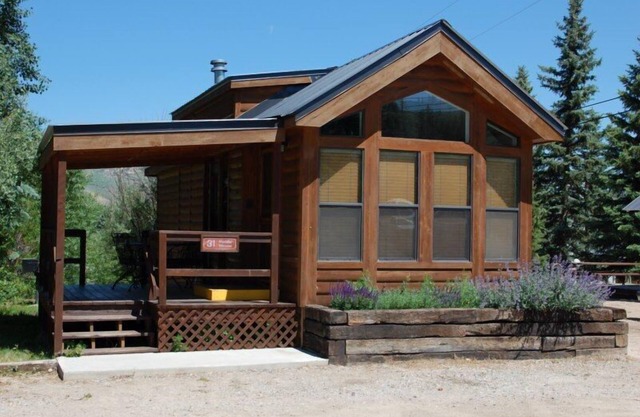 Cozy "Tiny Home" style Cabin Perfect for Couples and Families