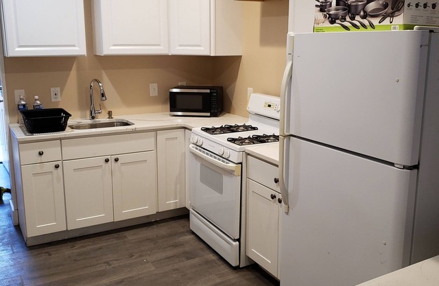 Cozy townhome with 1 bedroom and WiFi, AC in enjoyable Baltimore