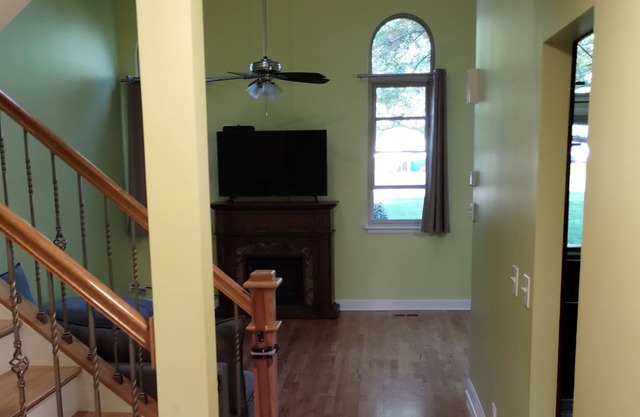 Cozy townhouse with Home feeling, 2 floors, 2 bedrooms 1.1 bath attached garage.
