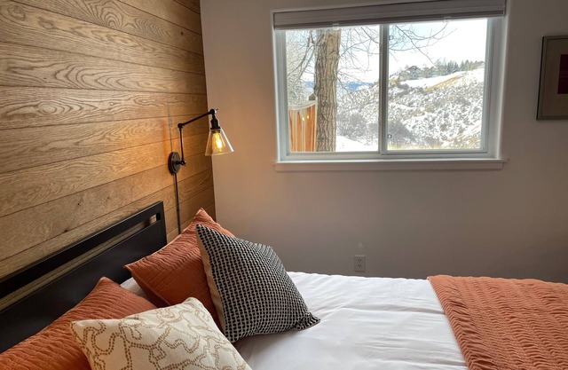 Cozy Trailside Studio - near National Forest