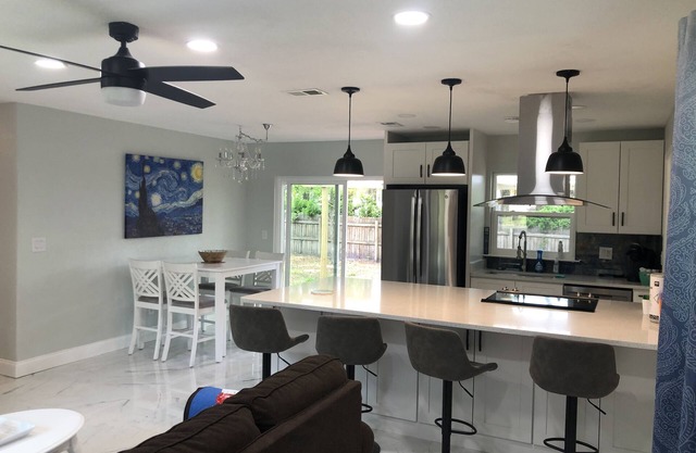 Cozy ,Tranquil 3-bedroom in Spring Hill with WiFi, AC ; home away from home.