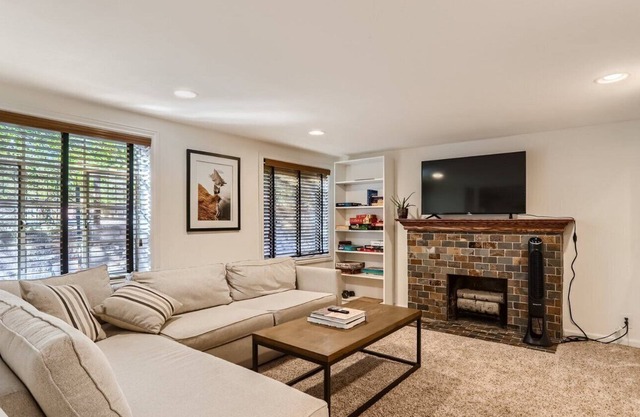 Cozy Tudor guest suite in West Highlands. Minutes from downtown Denver!