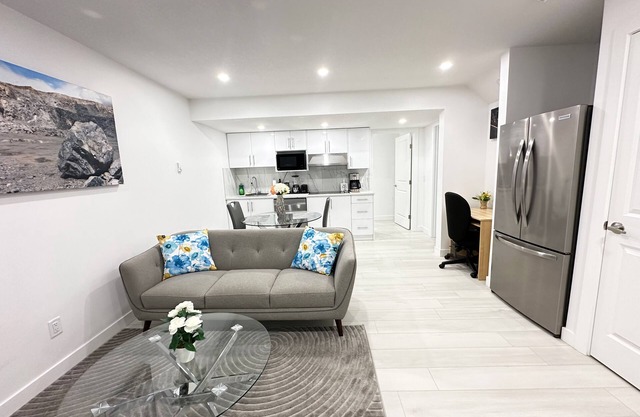 Cozy Two Bedroom Aircon Suite in Airdrie