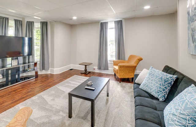 Cozy Uniontown Vacation Rental w/ Smart TV!