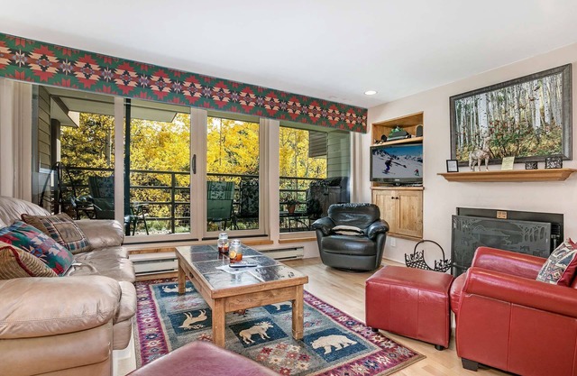 Cozy Up in Our 2-Story, SimbaRun Condo for a Memorable Winter Stay in Vail!