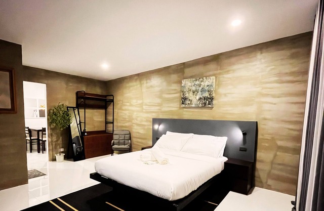 Cozy Up & Spread Out at Square Space 3605 – A Romantic Family Retreat!