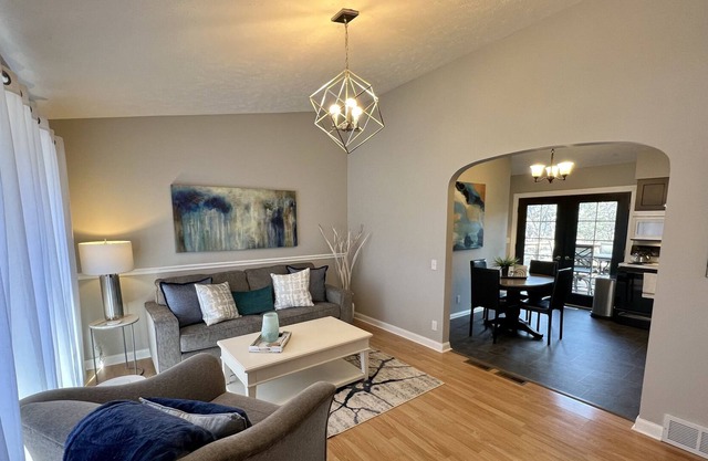 Cozy & Updated Home - Minutes from I-80