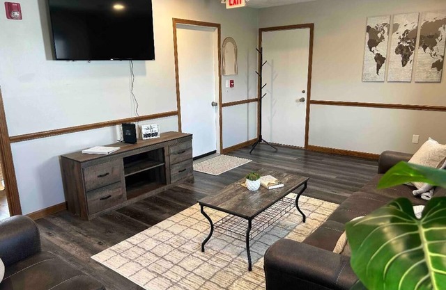 Cozy Upstairs Apartment -centrally located near Troy, Piqua, and Greenville.