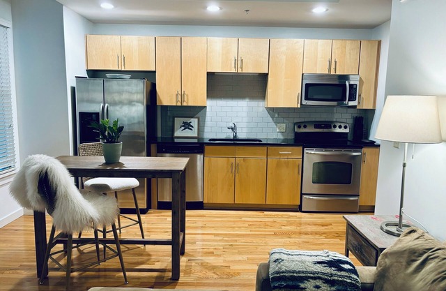 cozy urban condo-free garage parking & upscale hotel amenities