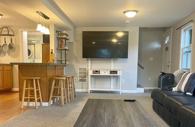 Cozy Updated Cottage in Manitou Beach Village