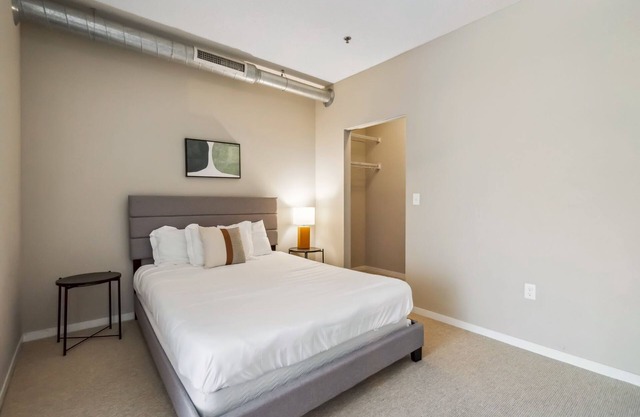CozySuites 2BR Mill District with pool, gym #02
