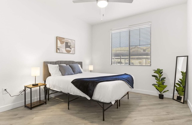 CozySuites Glendale by the stadium with pool! 17